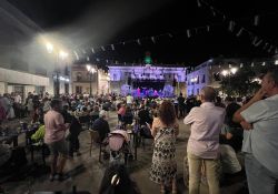 Gran éxito en la  VI edición del FESTIVAL DANZAS Y FOLKLORE “LOS PIPORROS” de Guareña
