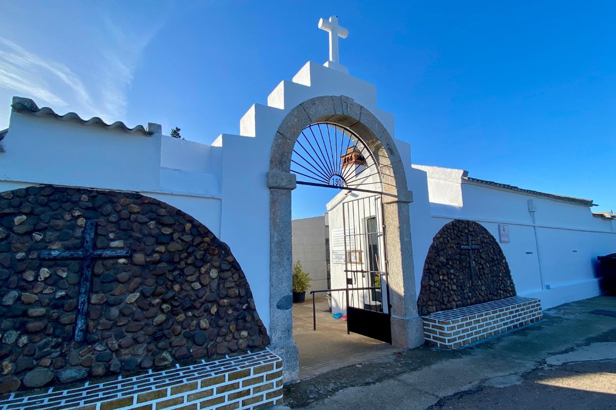 El cementerio municipal de Guareña preparado para recibir visitas con motivo del 1 de noviembre