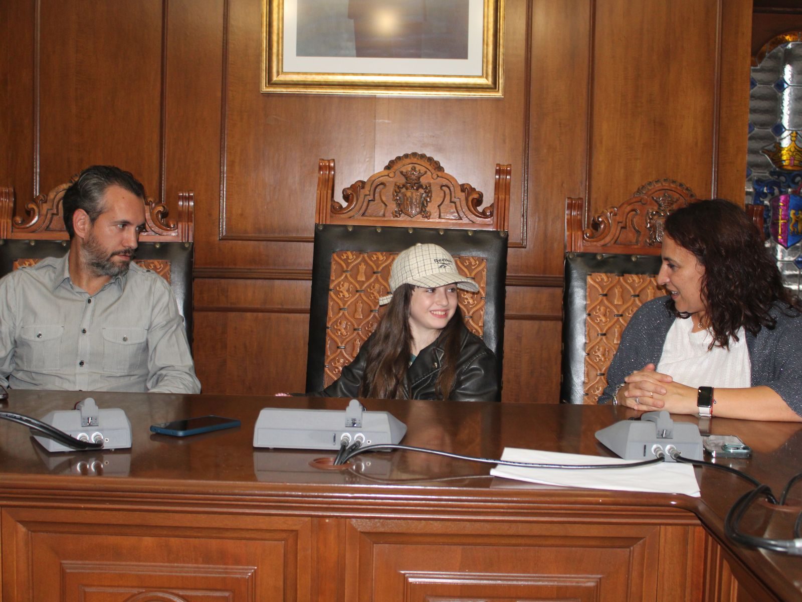 Chloe DelaRosa recibida de forma institucional en el Ayuntamiento de Guareña