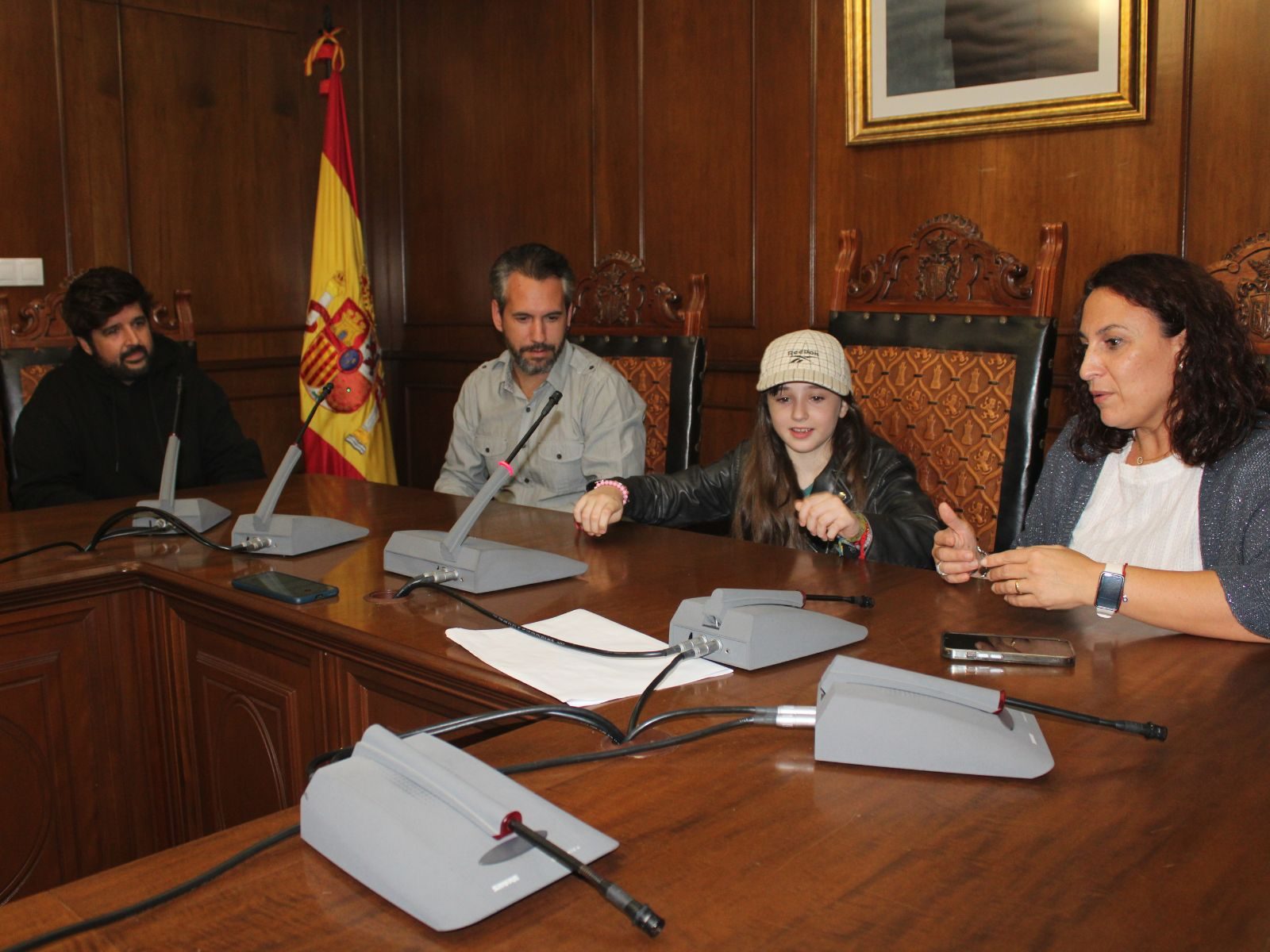 Chloe DelaRosa recibida de forma institucional en el Ayuntamiento de Guareña