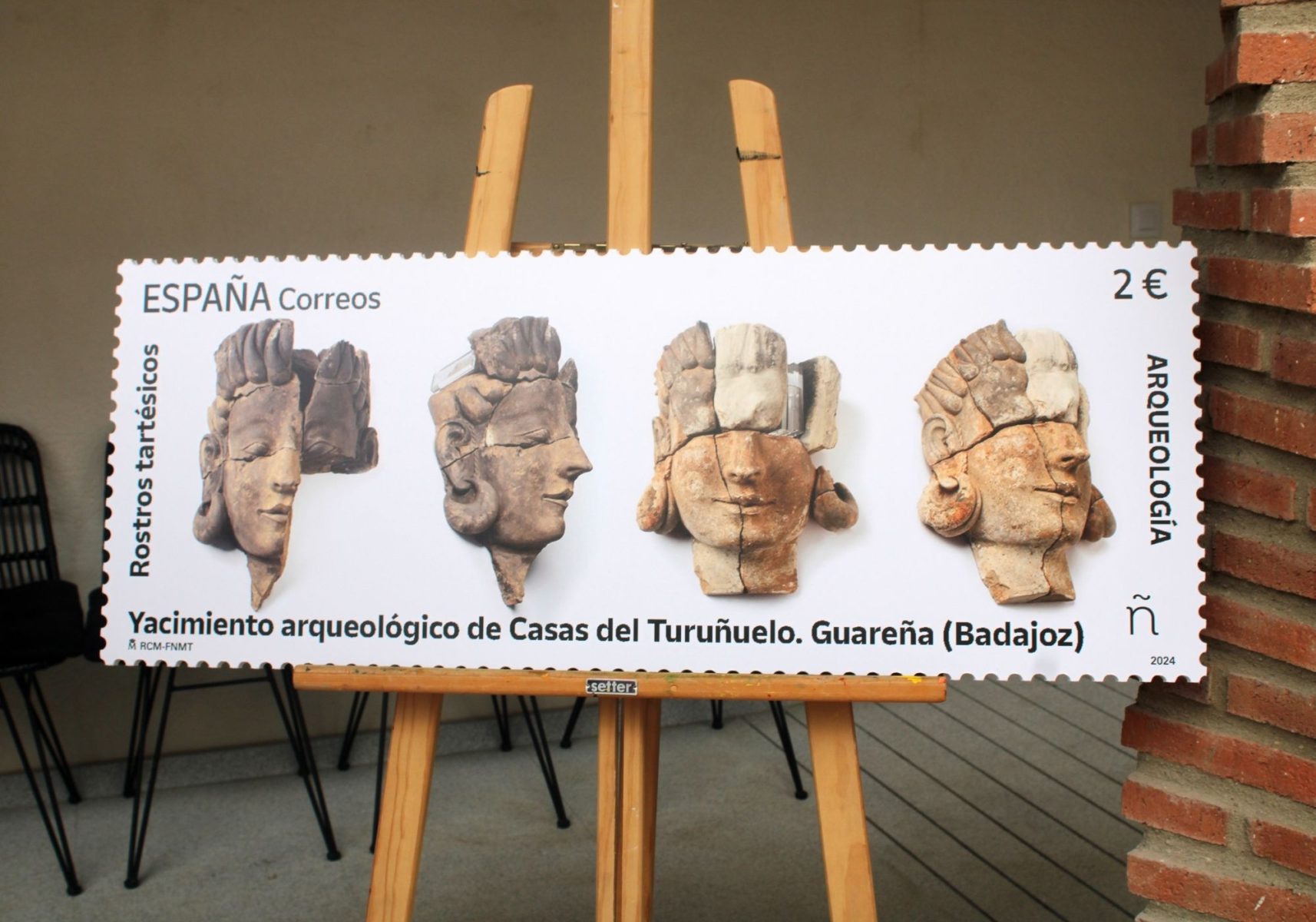 Los rostros del Turuñuelo de Guareña protagonistas de sellos y postales de Correos