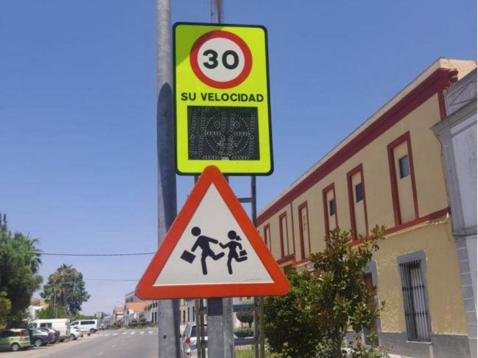 Guareña instala un ‘radar pedagógico’ en la carretera Don Benito