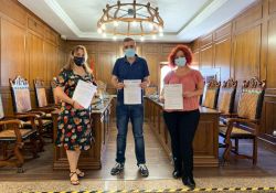 El Ayuntamiento de Guareña firma convenio de colaboración para la promoción de la cultura en la localidad con la productora de “Las Suplicantes”